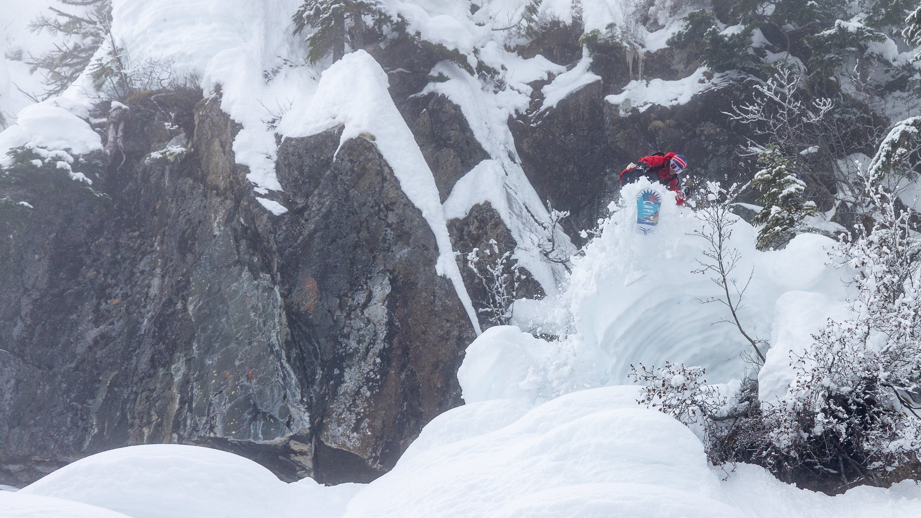 Maximus Leob riding a Capita Aeronaut 2026 Snowboard through Mt. Baker PNW powder, fitted in a red 686 Snowboard Jacket.