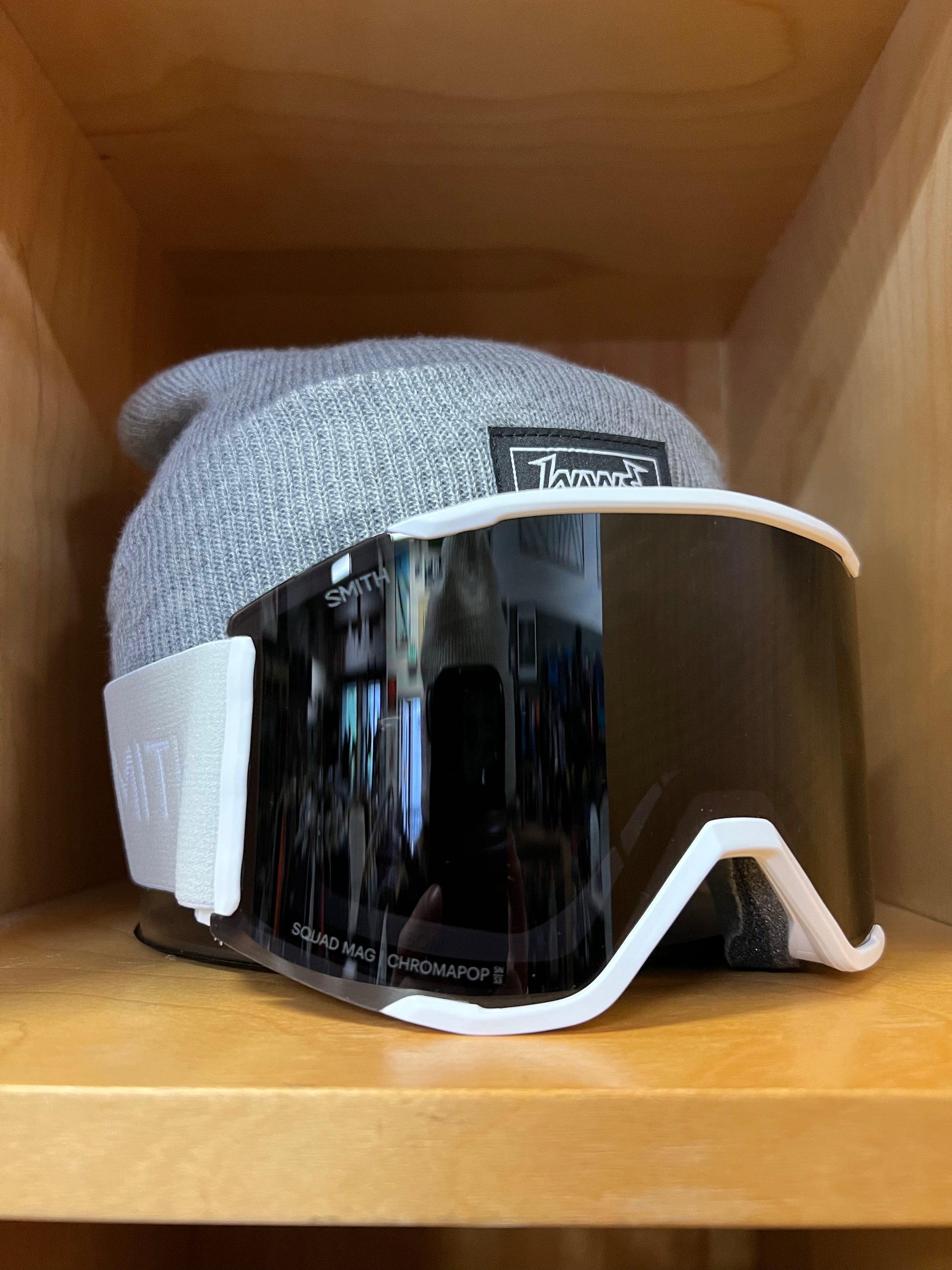 smith squad mag goggles Smith Squad MAG Goggles White Vapor / ChromaPop Sun Black